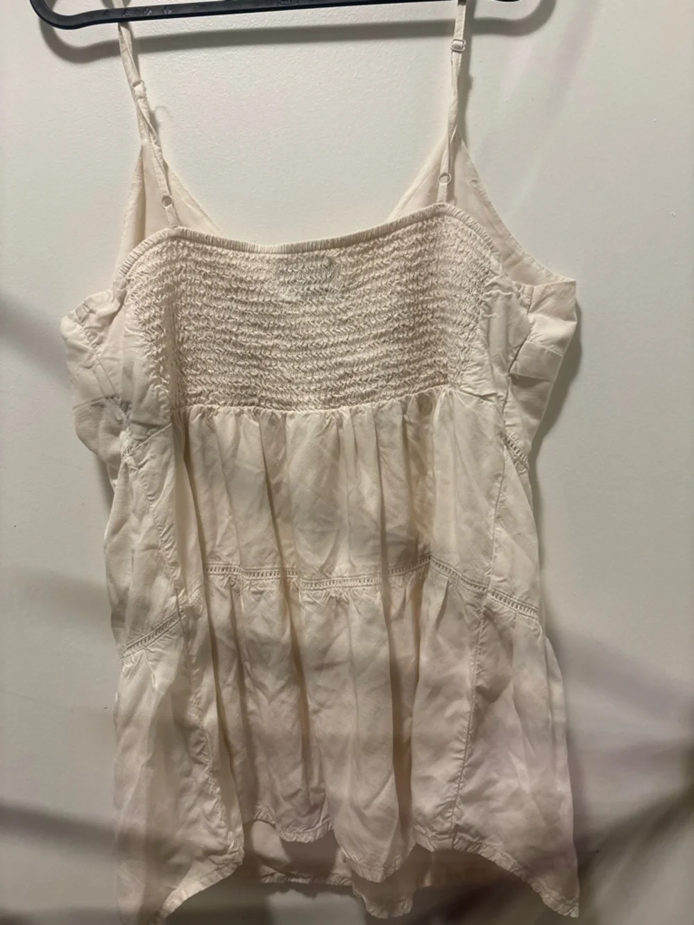 Old Navy Cream Colour Camisole V-neck 100% rayon. - Picture 6 of 6